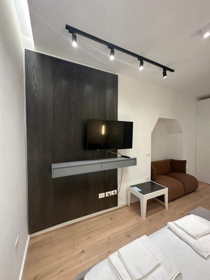 Center Apartment Tiranë Luaran gambar