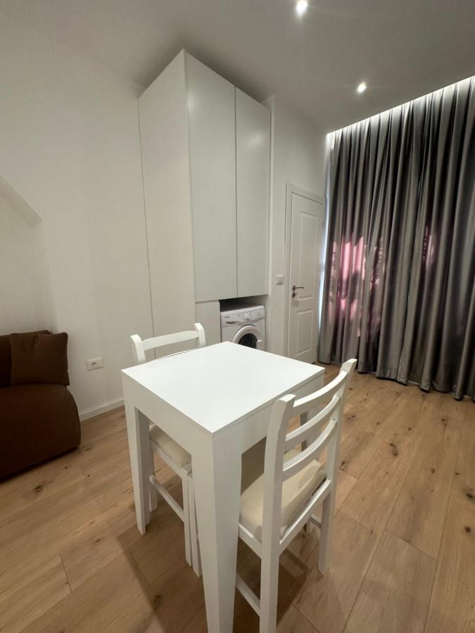 Center Apartment Tiranë Luaran gambar