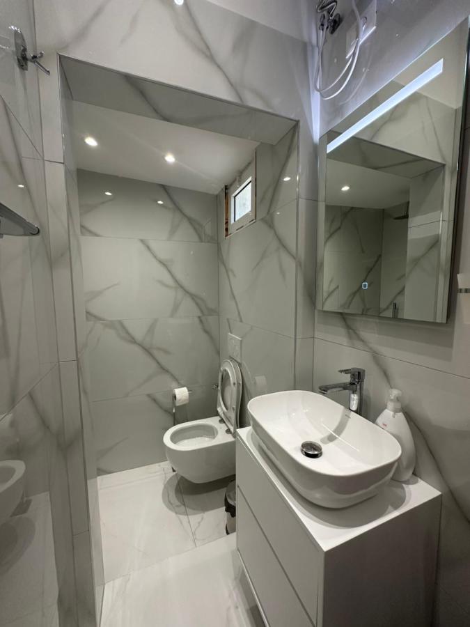 Center Apartment Tiranë Luaran gambar