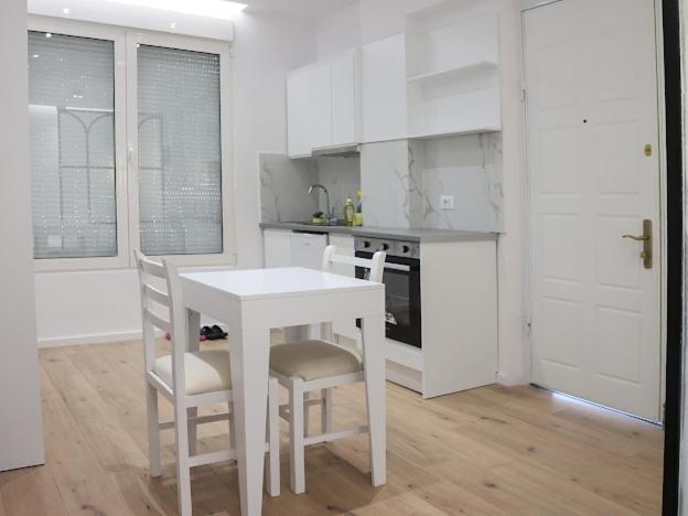 Center Apartment Tiranë Luaran gambar